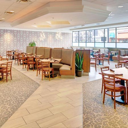Hotel Doubletree By Hilton Milwaukee Downtown Extérieur photo