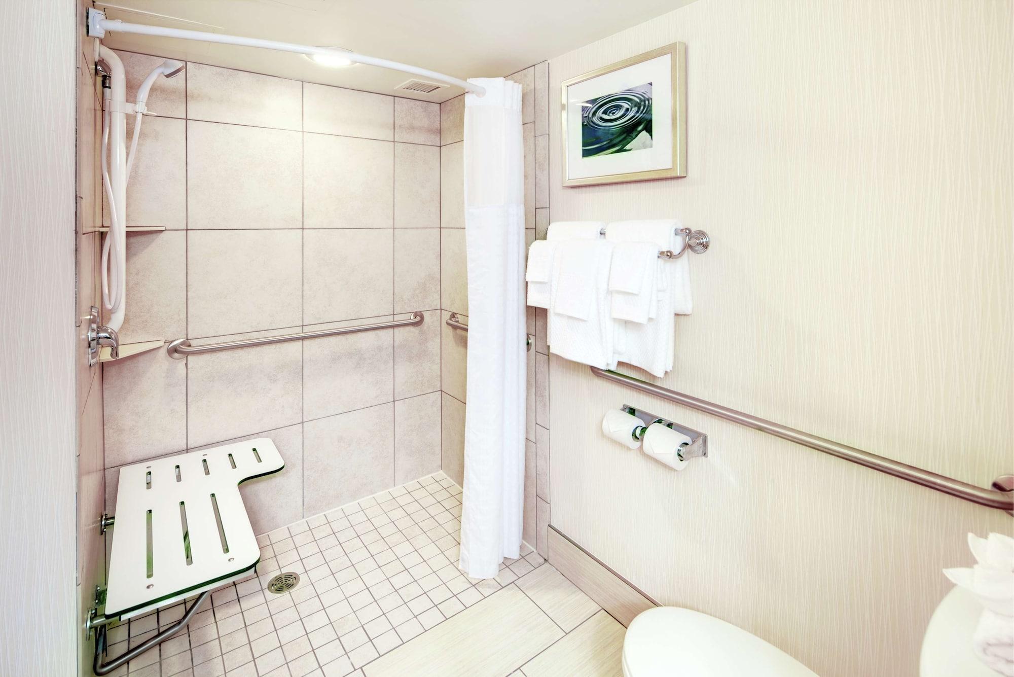 Hotel Doubletree By Hilton Milwaukee Downtown Extérieur photo