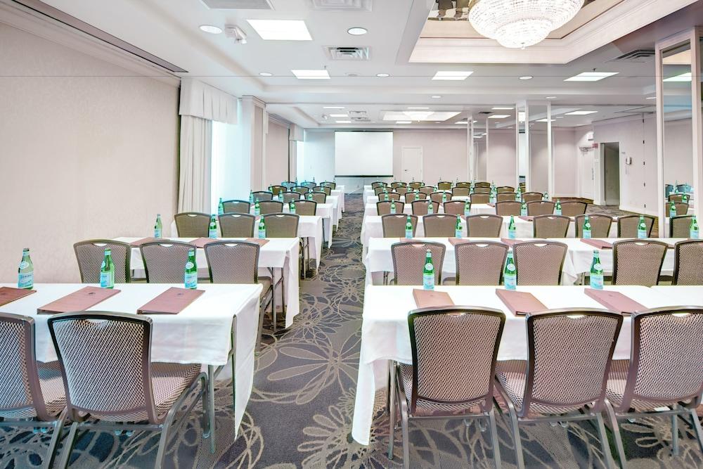 Hotel Doubletree By Hilton Milwaukee Downtown Extérieur photo