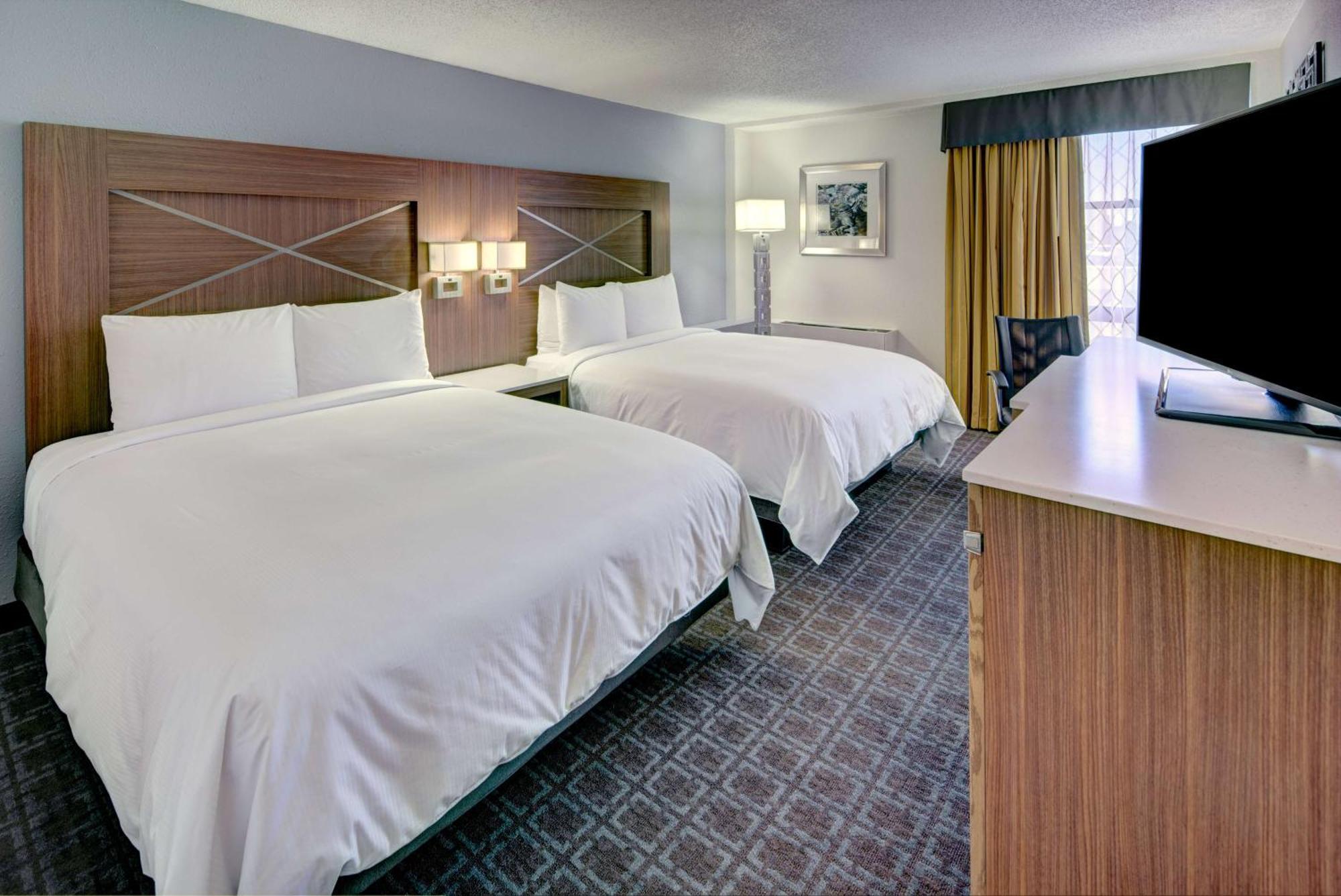 Hotel Doubletree By Hilton Milwaukee Downtown Extérieur photo