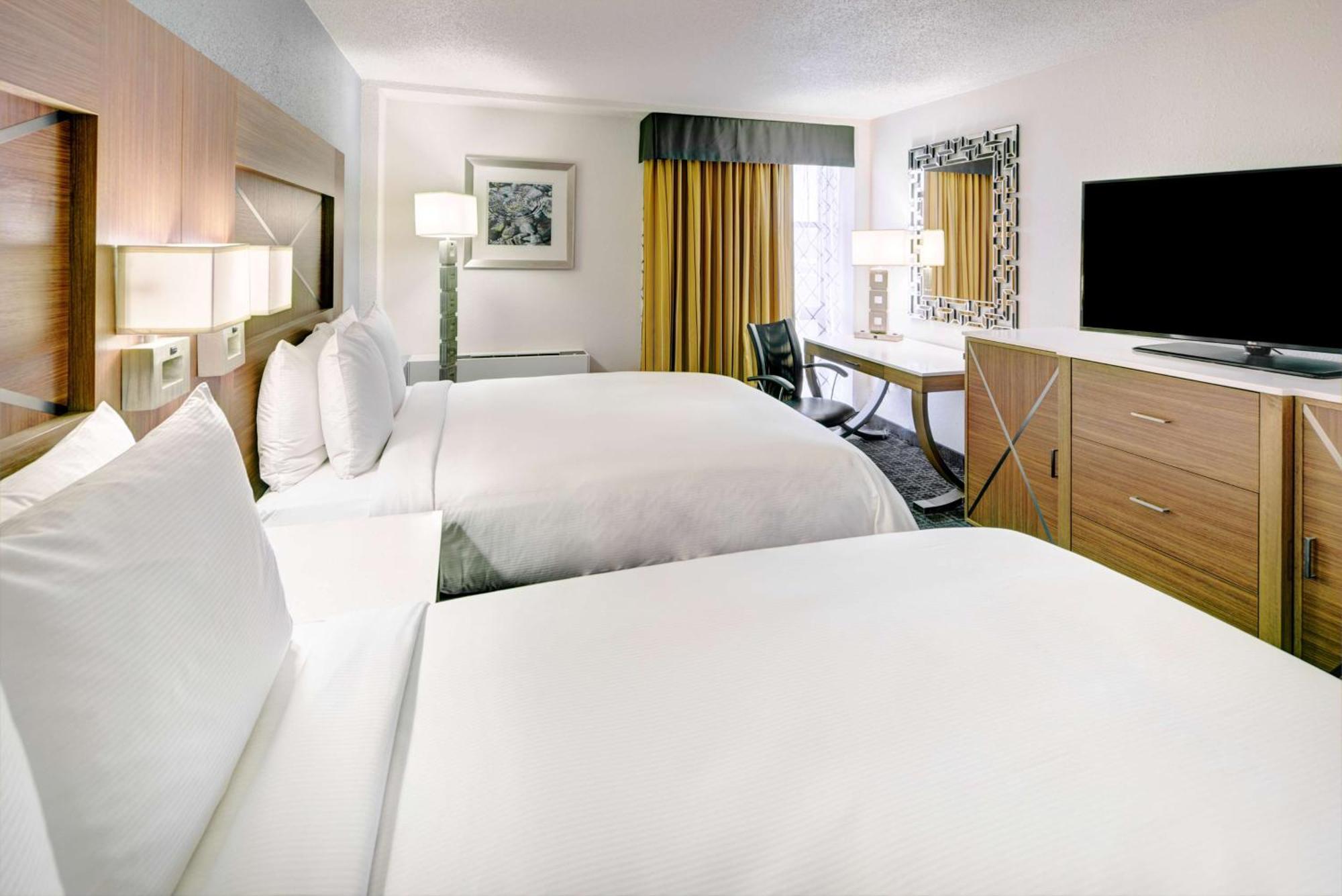 Hotel Doubletree By Hilton Milwaukee Downtown Extérieur photo