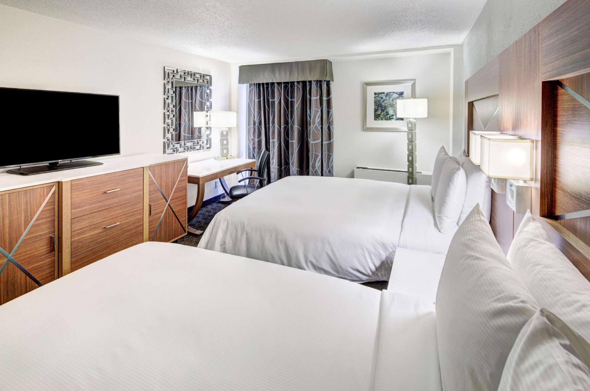 Hotel Doubletree By Hilton Milwaukee Downtown Extérieur photo