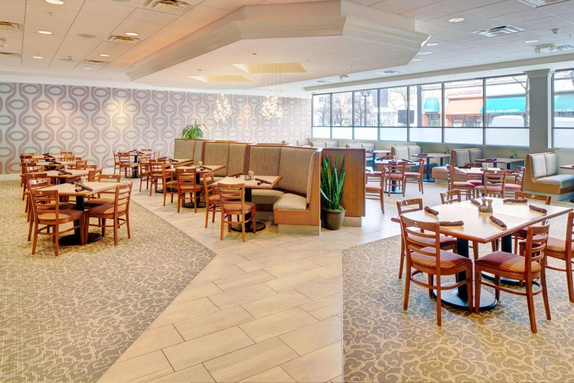 Hotel Doubletree By Hilton Milwaukee Downtown Extérieur photo