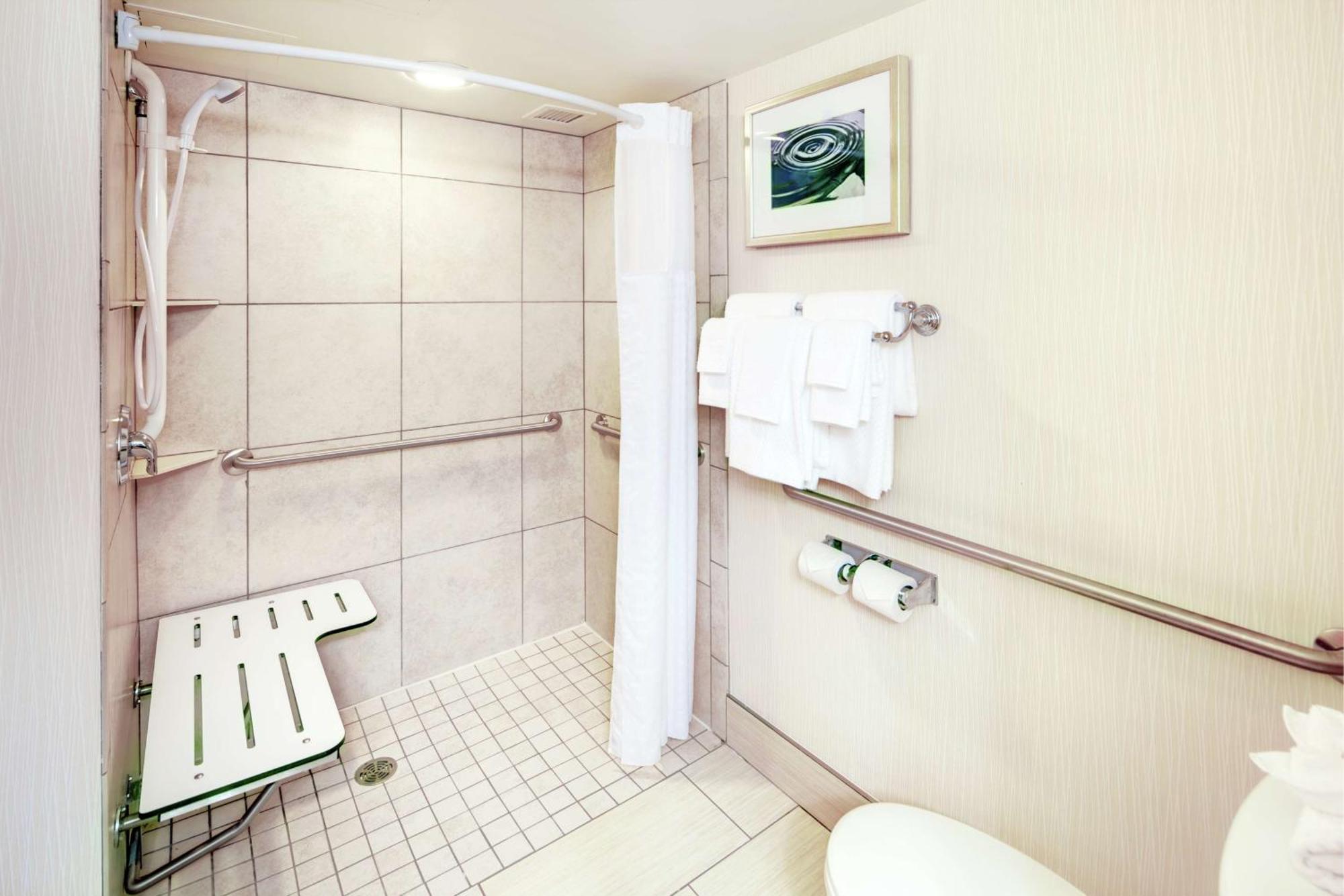 Hotel Doubletree By Hilton Milwaukee Downtown Extérieur photo