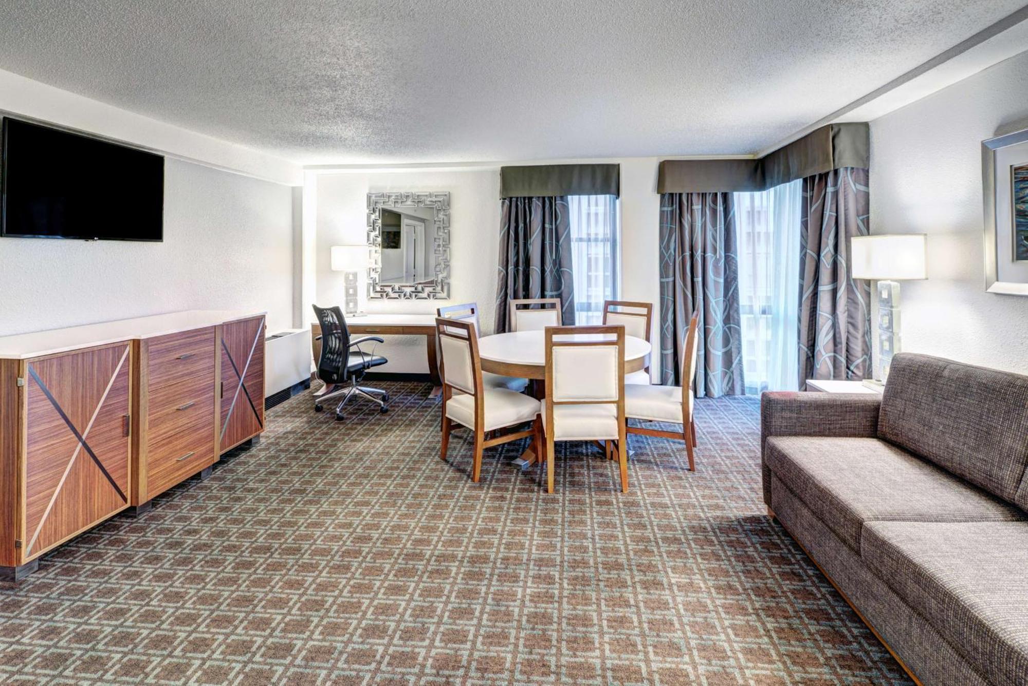 Hotel Doubletree By Hilton Milwaukee Downtown Extérieur photo