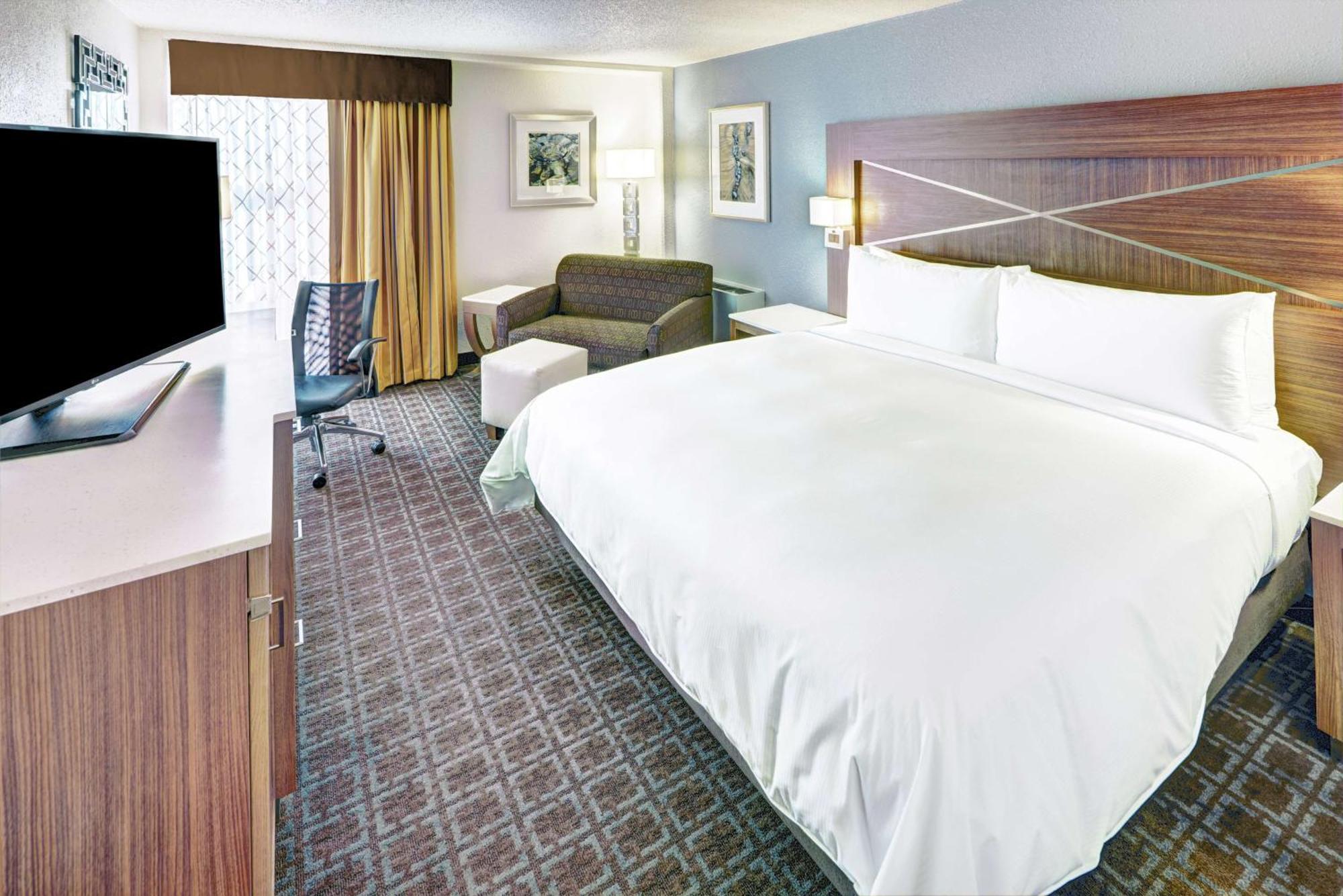 Hotel Doubletree By Hilton Milwaukee Downtown Extérieur photo