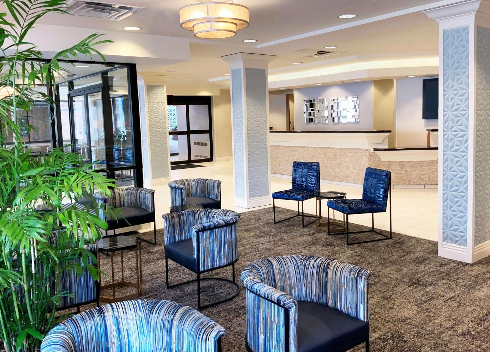 Hotel Doubletree By Hilton Milwaukee Downtown Extérieur photo