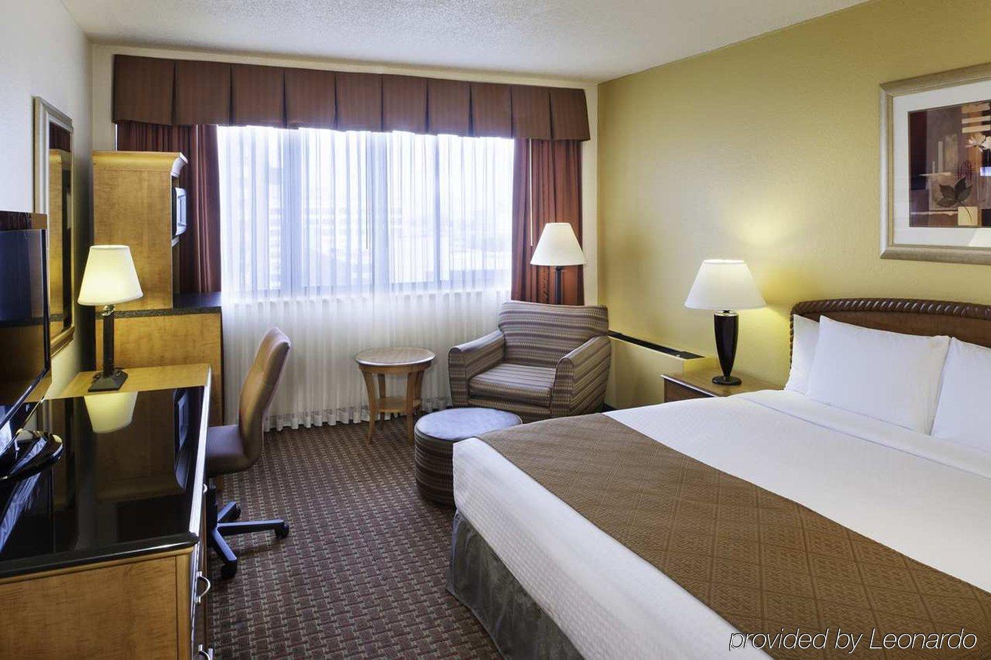 Hotel Doubletree By Hilton Milwaukee Downtown Extérieur photo
