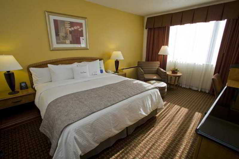 Hotel Doubletree By Hilton Milwaukee Downtown Extérieur photo