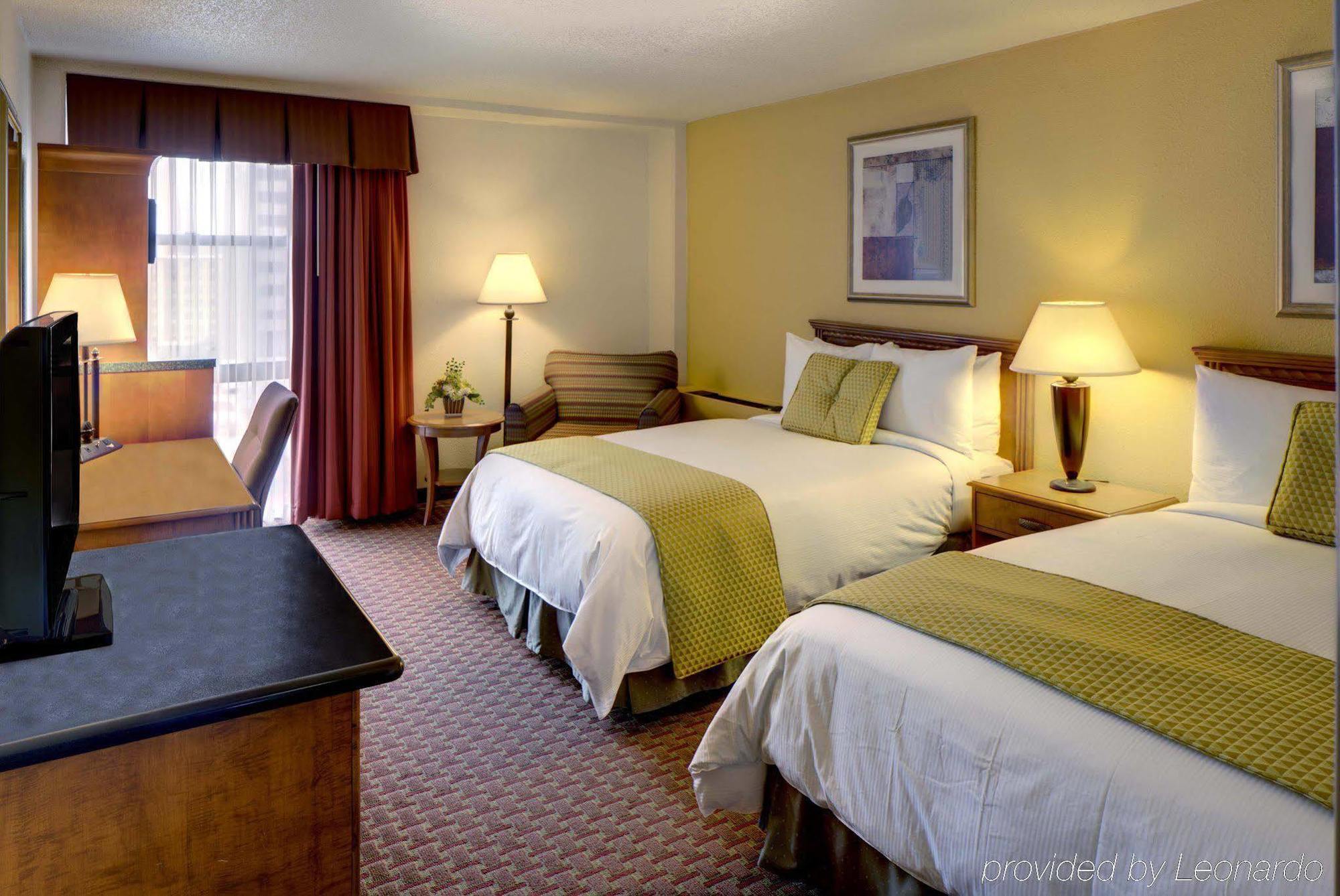 Hotel Doubletree By Hilton Milwaukee Downtown Extérieur photo