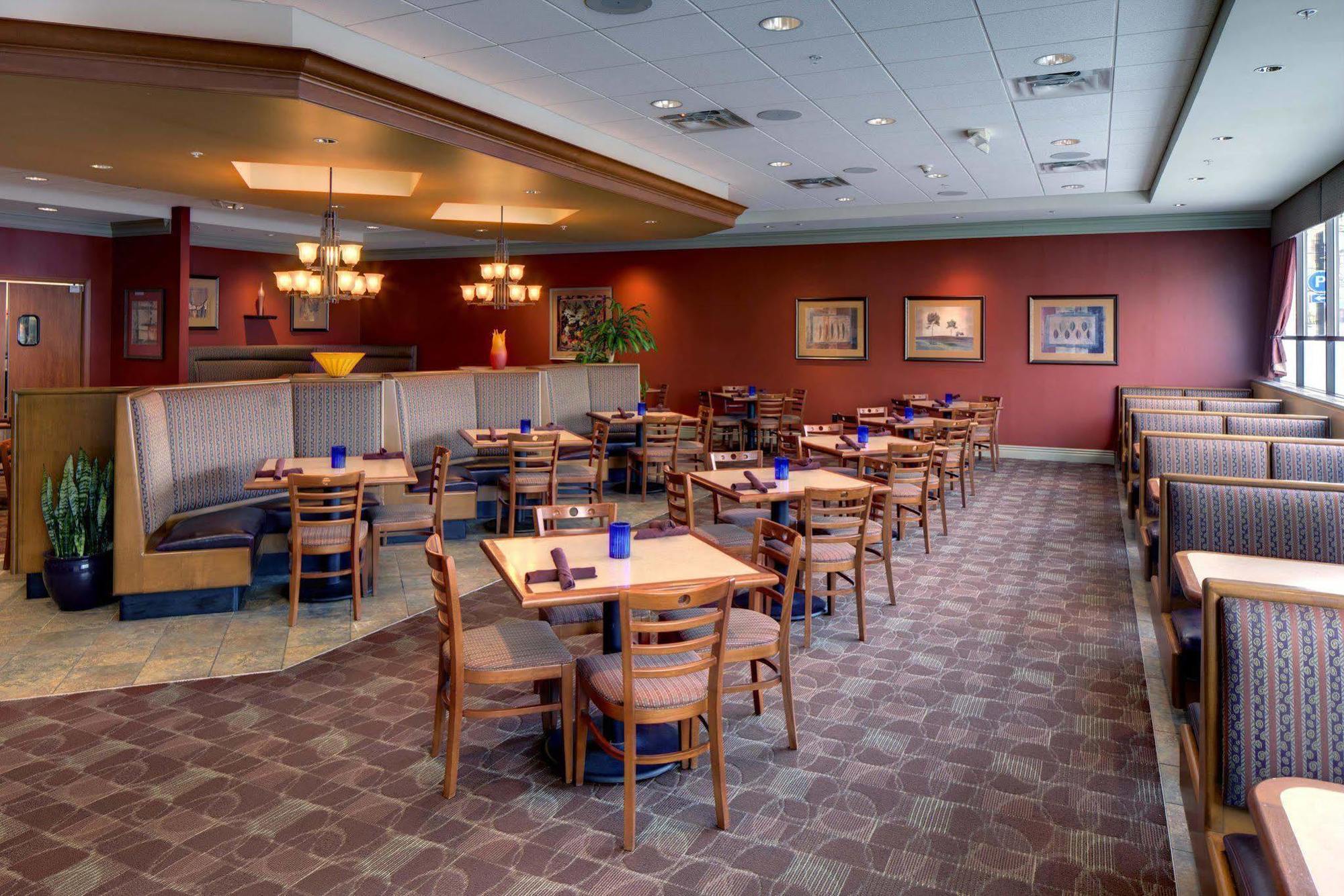 Hotel Doubletree By Hilton Milwaukee Downtown Extérieur photo