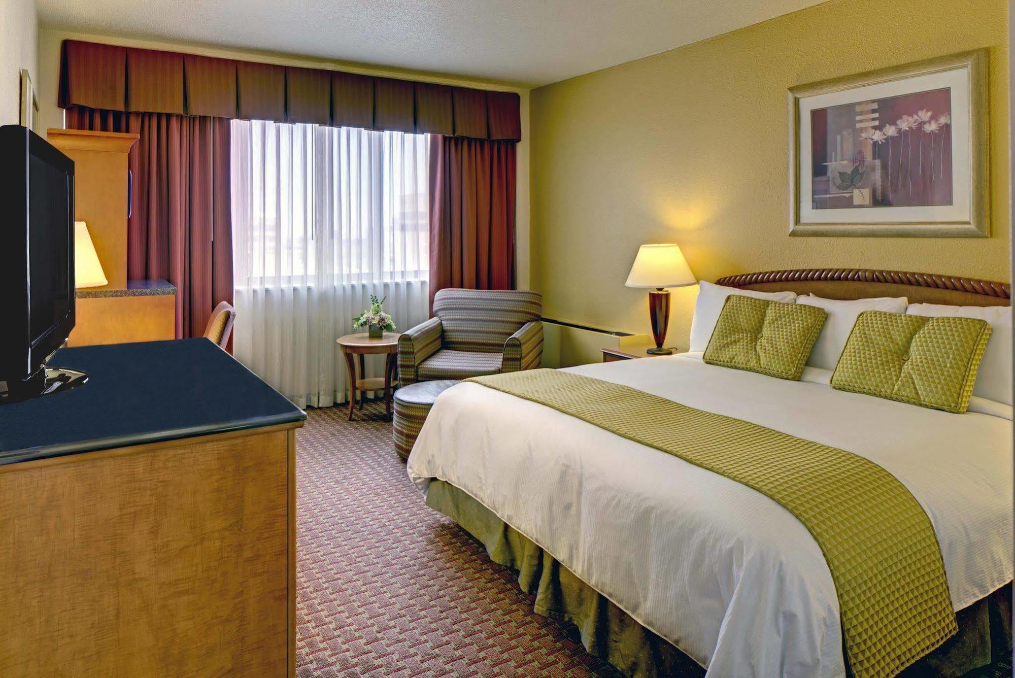 Hotel Doubletree By Hilton Milwaukee Downtown Extérieur photo