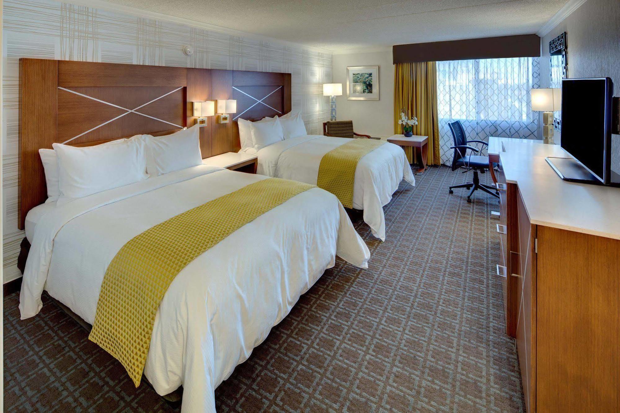 Hotel Doubletree By Hilton Milwaukee Downtown Extérieur photo