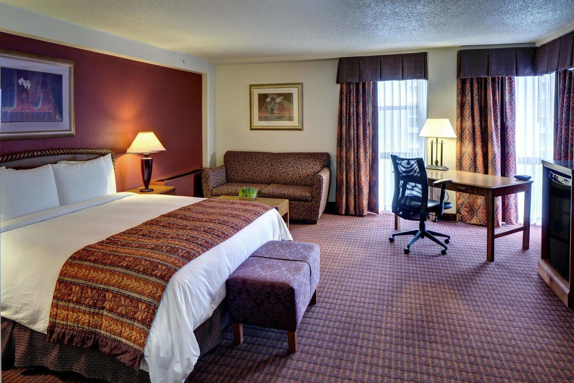 Hotel Doubletree By Hilton Milwaukee Downtown Extérieur photo